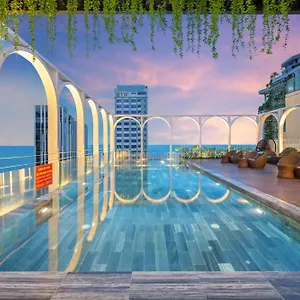 4* 호텔 Golden Lotus Luxury - Complimentary Daily Afternoon Tea